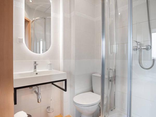 Sapphire Hotel Room Poznan : photo 3 de la chambre chambre double ou lits jumeaux