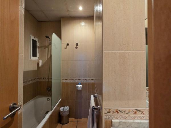 Rambla Alicante Contactless : photo 2 de la chambre chambre lit king-size avec balcon