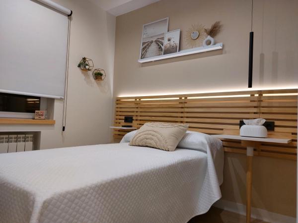 Pensión Cabezas Oviedo : photo 1 de la chambre chambre simple avec salle de bains privative