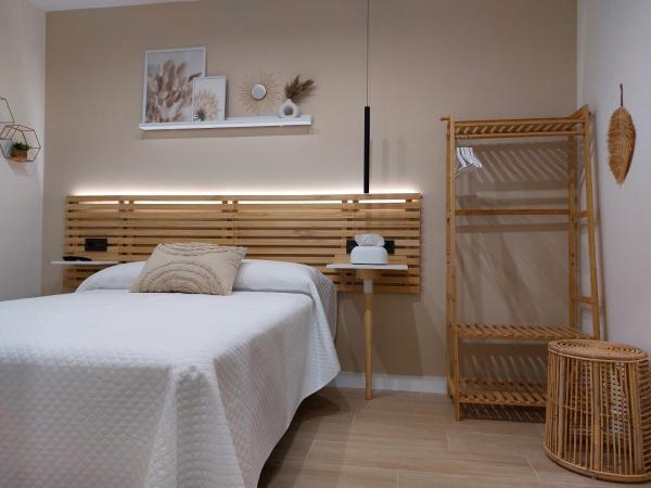 Pensión Cabezas Oviedo : photo 2 de la chambre chambre double avec salle de bains privative