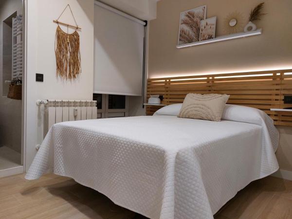 Pensión Cabezas Oviedo : photo 3 de la chambre chambre double avec salle de bains privative