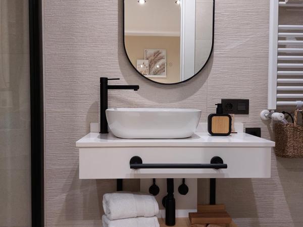 Pensión Cabezas Oviedo : photo 6 de la chambre chambre double avec salle de bains privative