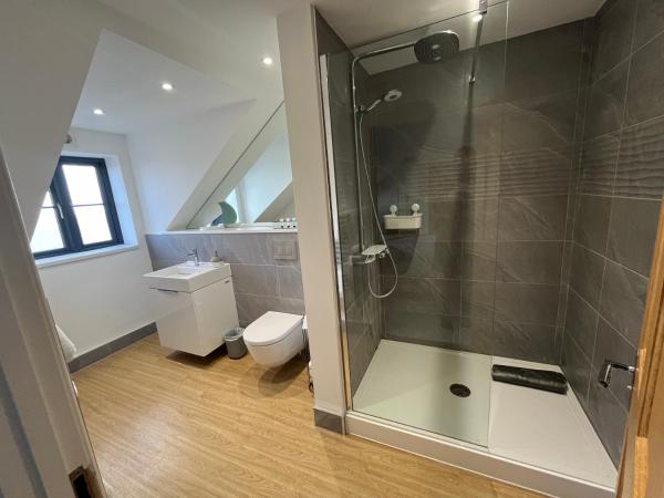 Beachcliff Rooms & Apartments : photo 4 de la chambre suite deluxe avec lit king-size