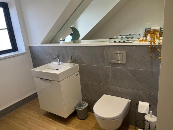 Beachcliff Rooms & Apartments : photo 1 de la chambre suite deluxe avec lit king-size