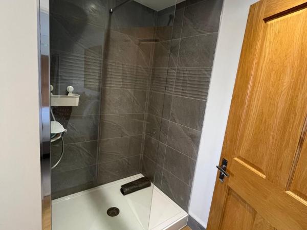 Beachcliff Rooms & Apartments : photo 8 de la chambre suite deluxe avec lit king-size