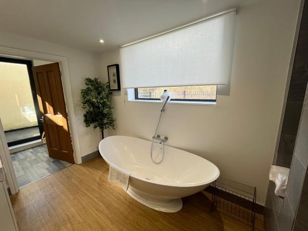 Beachcliff Rooms & Apartments : photo 2 de la chambre suite deluxe avec lit king-size
