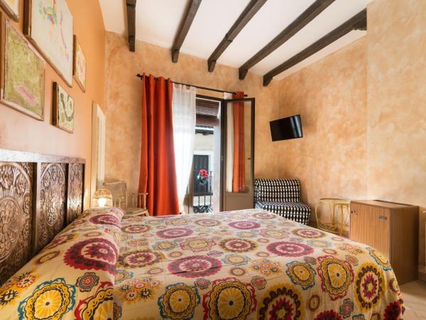 Hostal Artistic B&B : photo 4 de la chambre chambre double supérieure