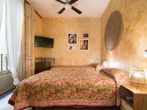 Hostal Artistic B&B : photo 5 de la chambre chambre double ou lits jumeaux Économique