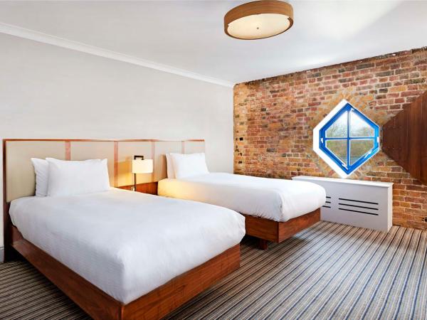 DoubleTree by Hilton London - Docklands Riverside : photo 1 de la chambre chambre lits jumeaux