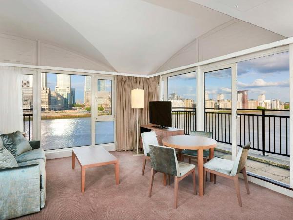 DoubleTree by Hilton London - Docklands Riverside : photo 2 de la chambre suite 1 chambre lit king-size
