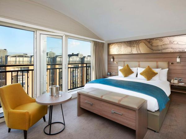 DoubleTree by Hilton London - Docklands Riverside : photo 3 de la chambre suite 1 chambre lit king-size