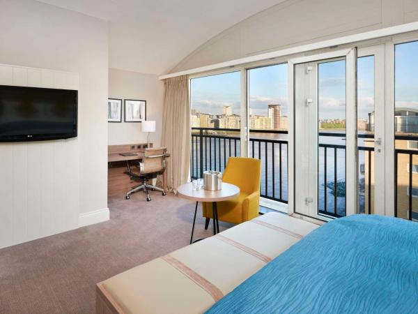 DoubleTree by Hilton London - Docklands Riverside : photo 4 de la chambre suite 1 chambre lit king-size