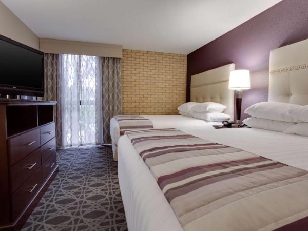 Drury Plaza Hotel San Antonio Airport : photo 1 de la chambre suite avec 2 lits queen-size