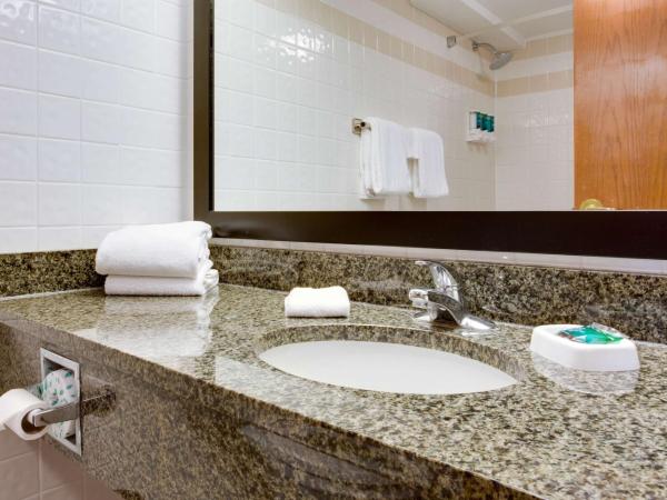 Drury Plaza Hotel San Antonio Airport : photo 4 de la chambre chambre deluxe avec 2 lits queen-size