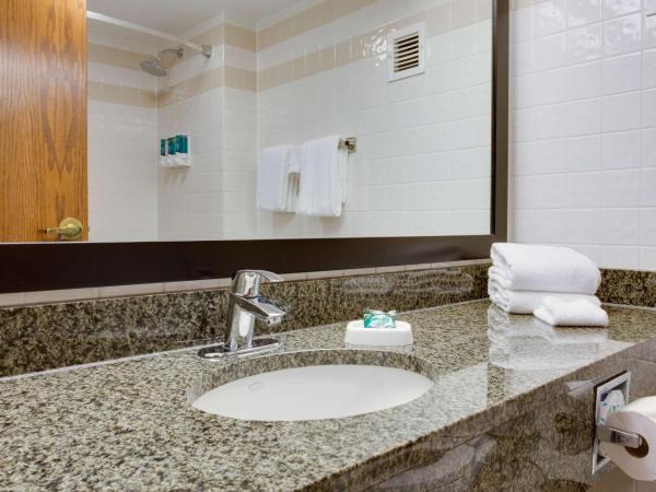 Drury Plaza Hotel San Antonio Airport : photo 5 de la chambre suite avec 2 lits queen-size