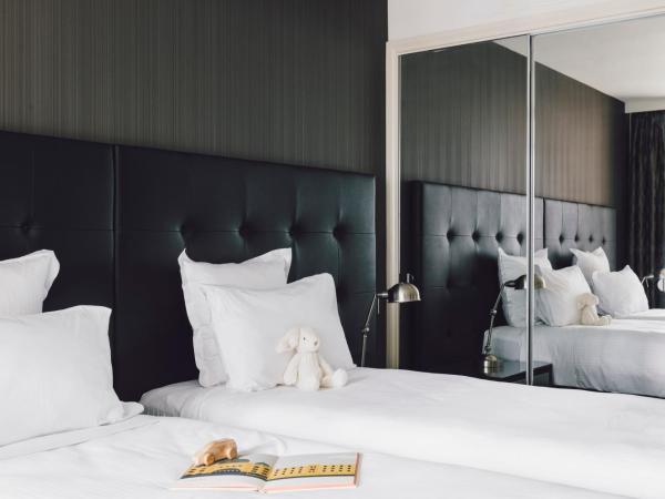 Quay West Suites Melbourne : photo 2 de la chambre three-bedroom two-bathroom premium apartment with balcony - floors 16-26