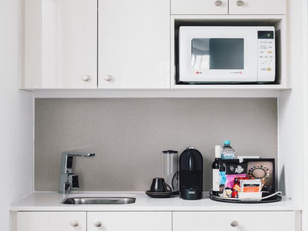 Quay West Suites Melbourne : photo 2 de la chambre chambre studio lits jumeaux