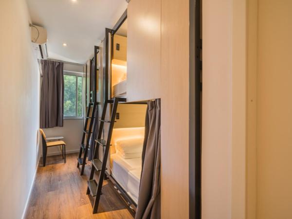 Joy Hongqiao Airport and Railway Hotel : photo 1 de la chambre lit dans dortoir pour hommes de 4 lits