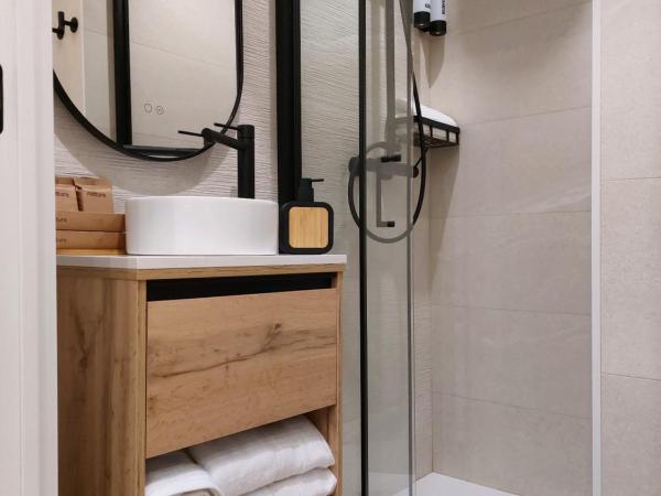 Pensión Cabezas Oviedo : photo 6 de la chambre chambre simple avec salle de bains privative