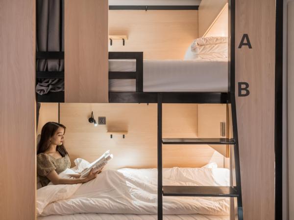 Joy Hongqiao Airport and Railway Hotel : photo 3 de la chambre chambre familiale avec salle de bains privative