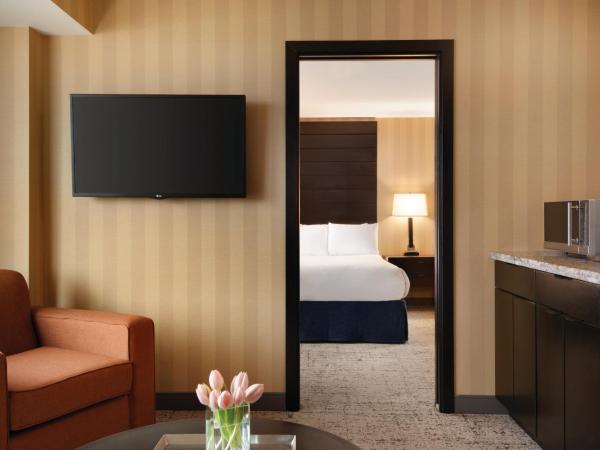 Radisson Hotel Vancouver Airport : photo 10 de la chambre penthouse king corner suite, non smoking