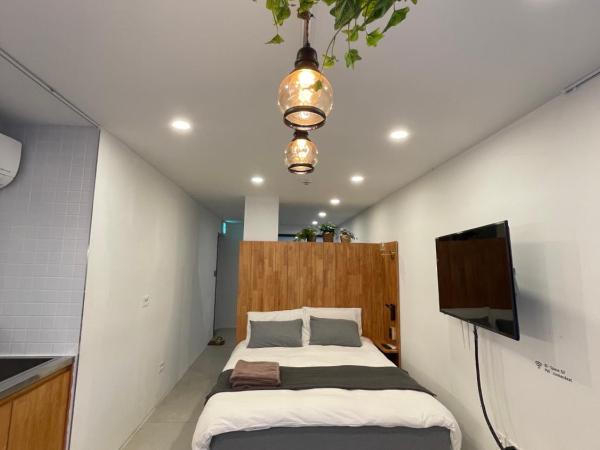 Space in Blackstone : photo 6 de la chambre chambre lit queen-size - vue sur jardin