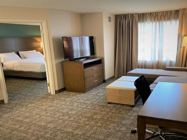 Staybridge Suites - Calgary Airport, an IHG Hotel : photo 4 de la chambre suite 1 chambre lit king-size