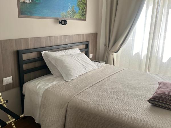 Panoramic Rooms Salerno Affittacamere : photo 6 de la chambre chambre simple