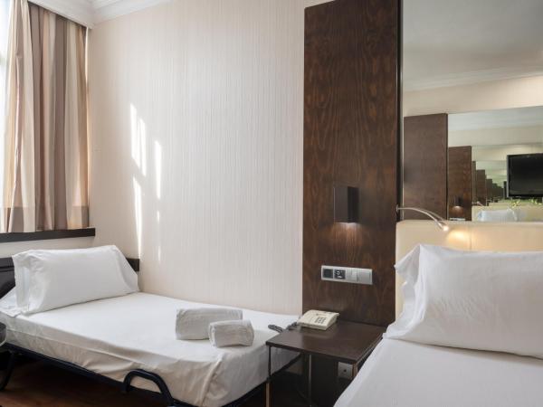 Hotel Saray : photo 6 de la chambre chambre triple (3 adultes)