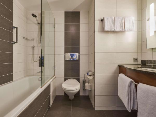 Dorint Hotel Bonn : photo 6 de la chambre chambre lit king-size