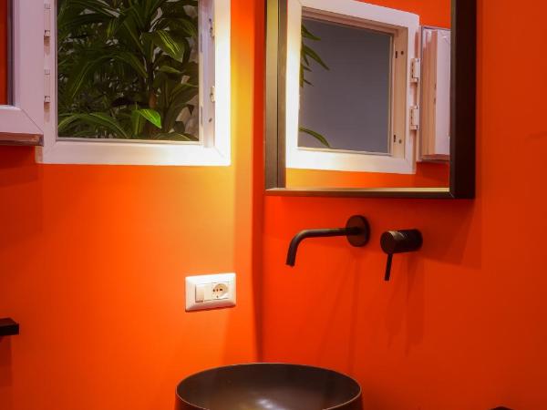 Napoli Games Apartments by Dimorra : photo 9 de la chambre chambre quadruple avec salle de bains privative