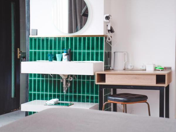 POSHPACKER·Chengdu Local Tea Hostel : photo 7 de la chambre chambre double deluxe avec salle de bains privative