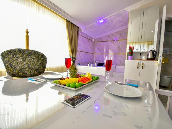 Loca Suit : photo 1 de la chambre suite avec baignoire spa