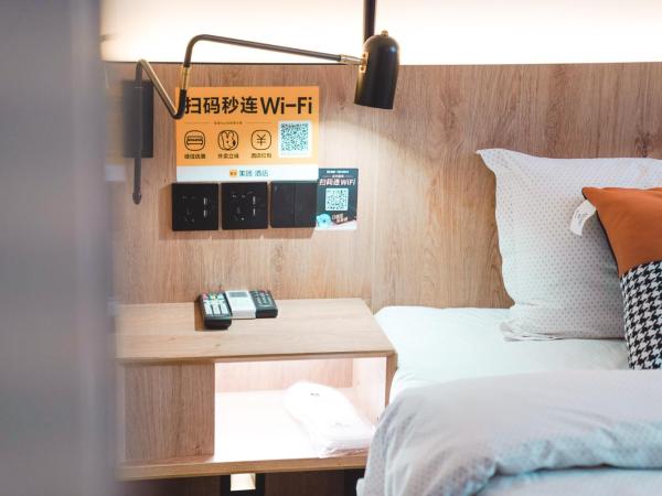 POSHPACKER·Chengdu Local Tea Hostel : photo 4 de la chambre chambre lits jumeaux standard avec salle de bains privative