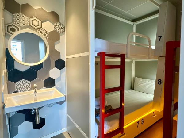 Sun & Moon Hostel : photo 4 de la chambre lit simple dans dortoir mixte (8 adultes)
