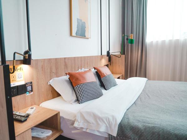 POSHPACKER·Chengdu Local Tea Hostel : photo 4 de la chambre chambre double deluxe avec salle de bains privative