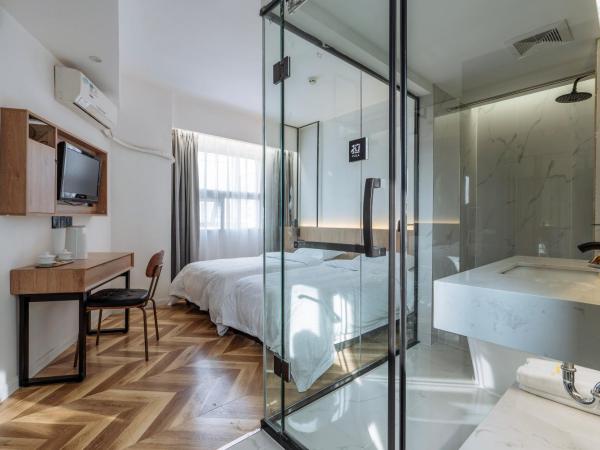 POSHPACKER·Chengdu Local Tea Hostel : photo 4 de la chambre chambre lits jumeaux confort avec salle de bains privative