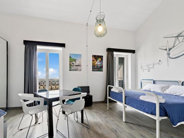 Ostello Bello Genova : photo 1 de la chambre chambre double ou lits jumeaux avec salle de bains privative