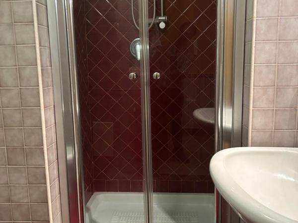 SLEEPIN Montesanto : photo 3 de la chambre chambre double avec salle de bains privative