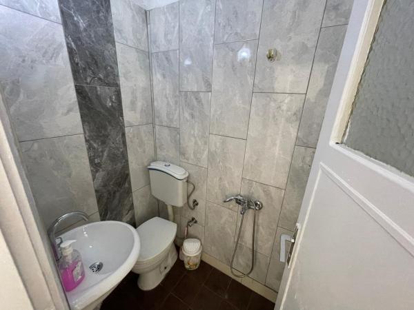 Ersoy Ak Pansiyon : photo 8 de la chambre chambre simple avec salle de bains 