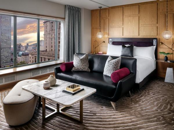 Fairmont The Queen Elizabeth : photo 2 de la chambre suite lit king-size royale ville marie avec salon gold