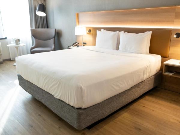 Radisson Hotel Salt Lake City Downtown : photo 1 de la chambre chambre premium lit king-size - accessible aux personnes à mobilité réduite / non-fumeurs