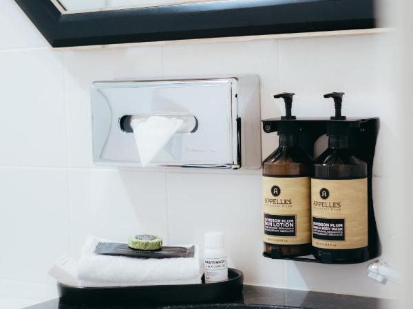 Ramada Diplomat Canberra : photo 5 de la chambre chambre lit queen-size