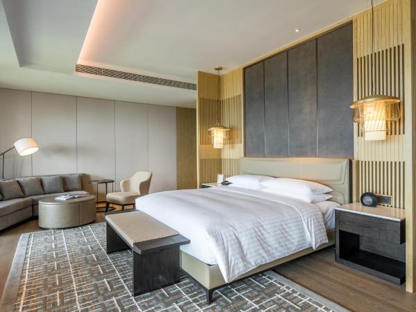 Shenzhen Marriott Hotel Golden Bay : photo 1 de la chambre presidential suite, executive level, suite, 1 king, sea view