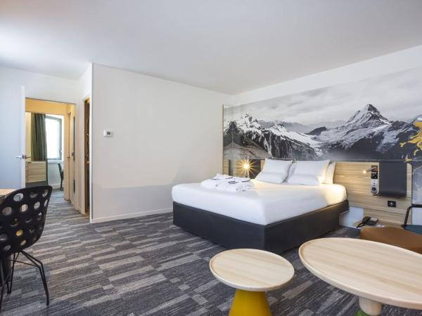 Novotel Annecy Centre Atria : photo 2 de la chambre suite avec 1 lit double - vue sur montagne