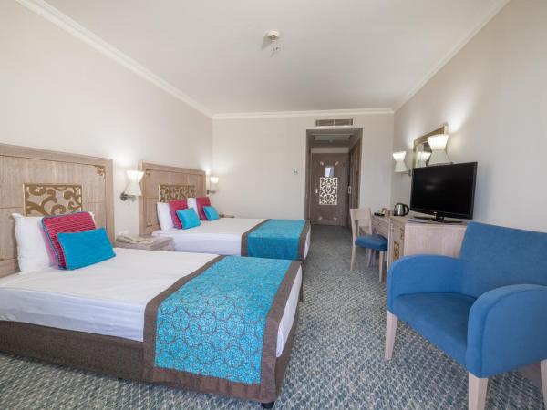 Crystal Family Resort & Spa - Ultimate All Inclusive : photo 3 de la chambre chambre double ou lits jumeaux - vue sur les terres