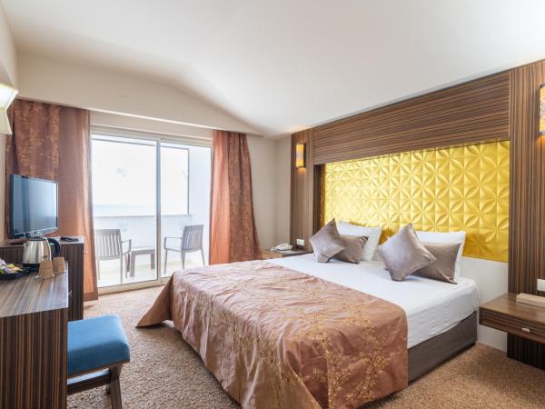 Crystal Family Resort & Spa - Ultimate All Inclusive : photo 1 de la chambre suite junior