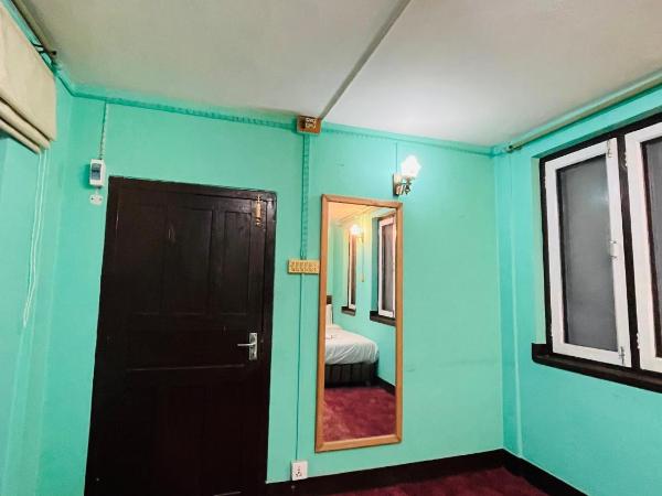 Heranya Hostel : photo 4 de la chambre chambre standard lit queen-size