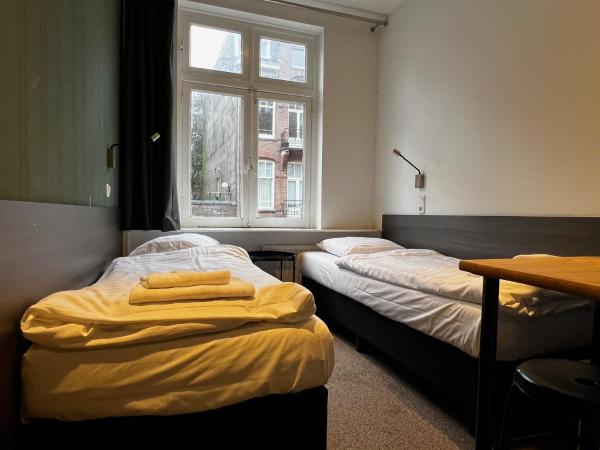 Budget Trianon Hotel : photo 4 de la chambre chambre lits jumeaux basique