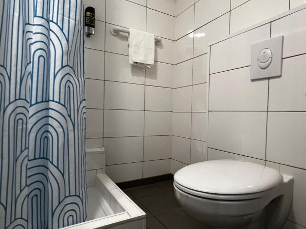 Budget Trianon Hotel : photo 5 de la chambre chambre lits jumeaux basique